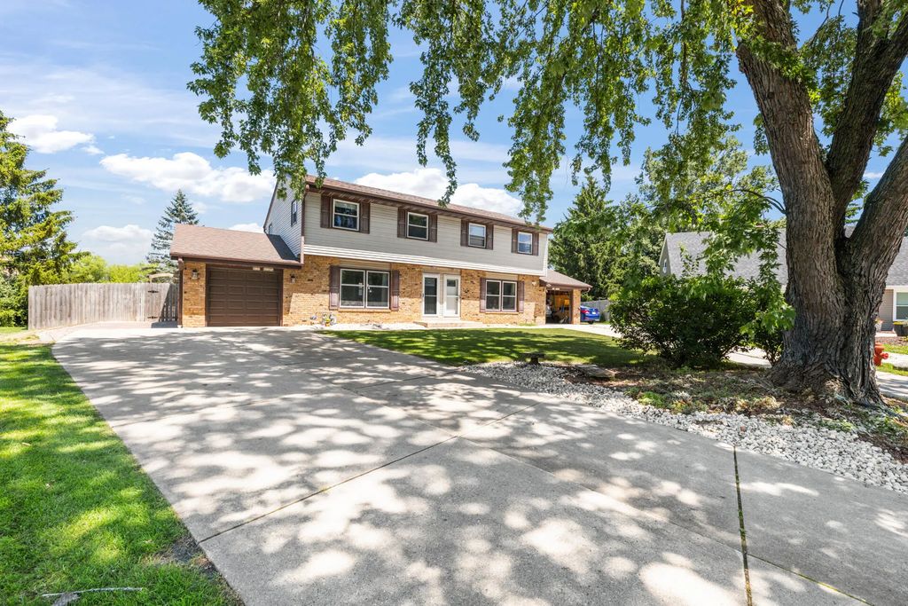 W157n11054 Tinkers Ct, Germantown