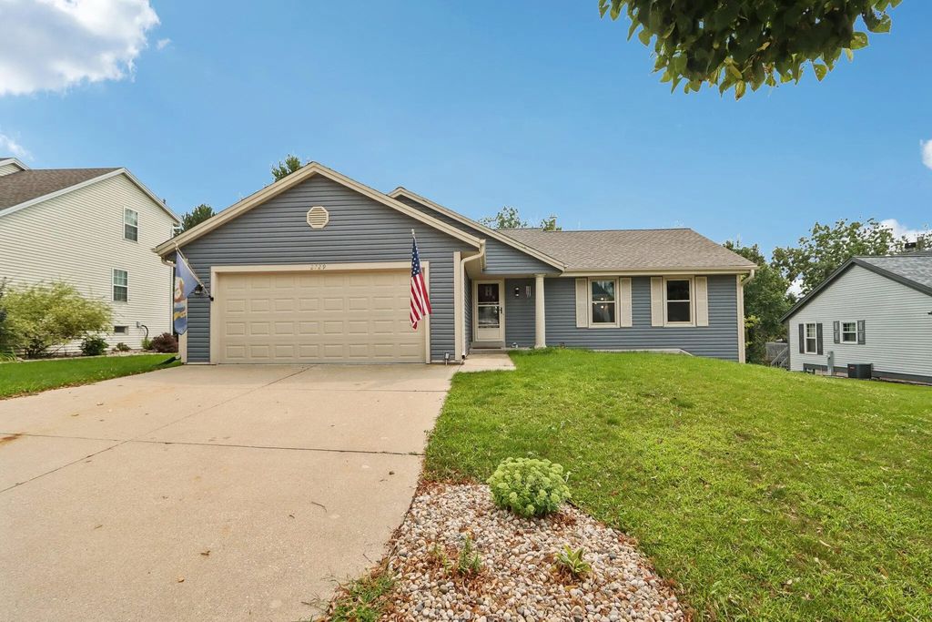 2729 Brighton Dr, Waukesha