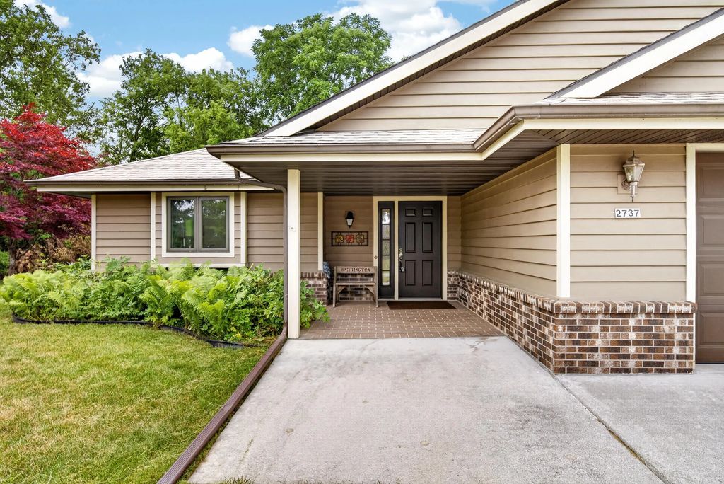 2737 Windepoint Ct B, Sheboygan