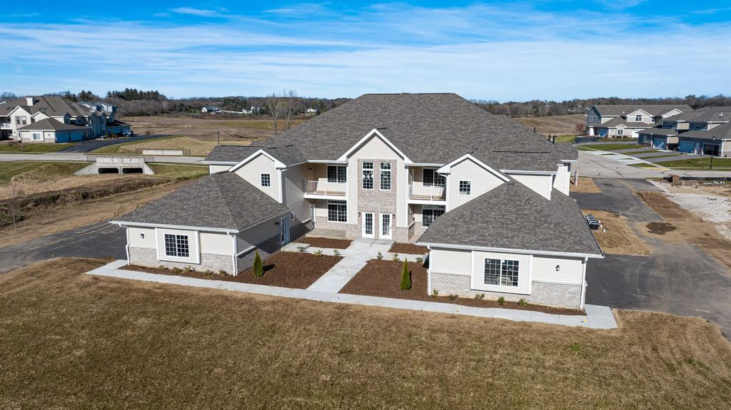 1616 Grey Fox Trl A, Mukwonago