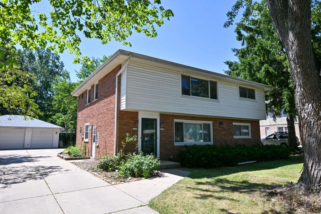 1531 N 116th St 1533, Wauwatosa