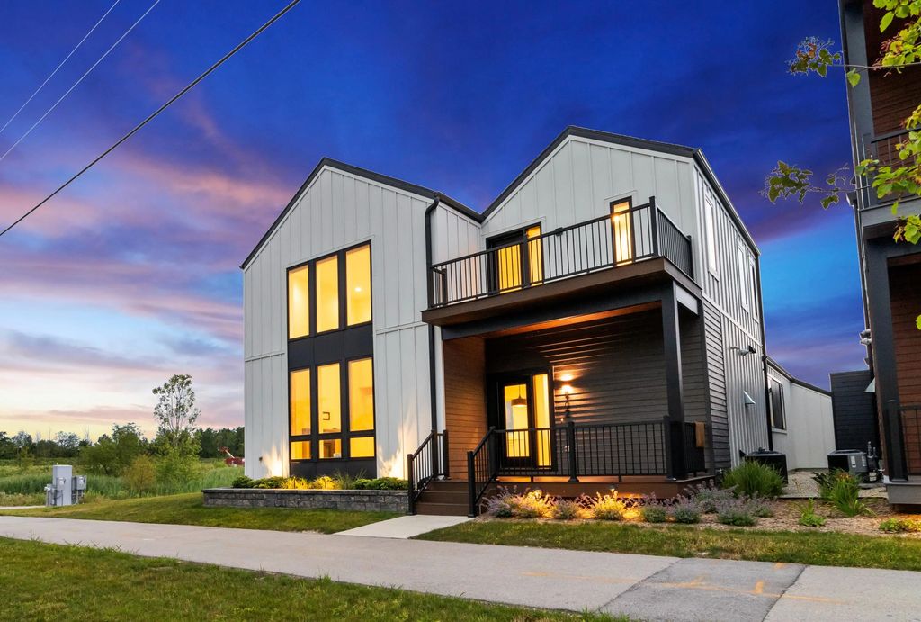 4192 E Lake Vista Blvd, Oak Creek