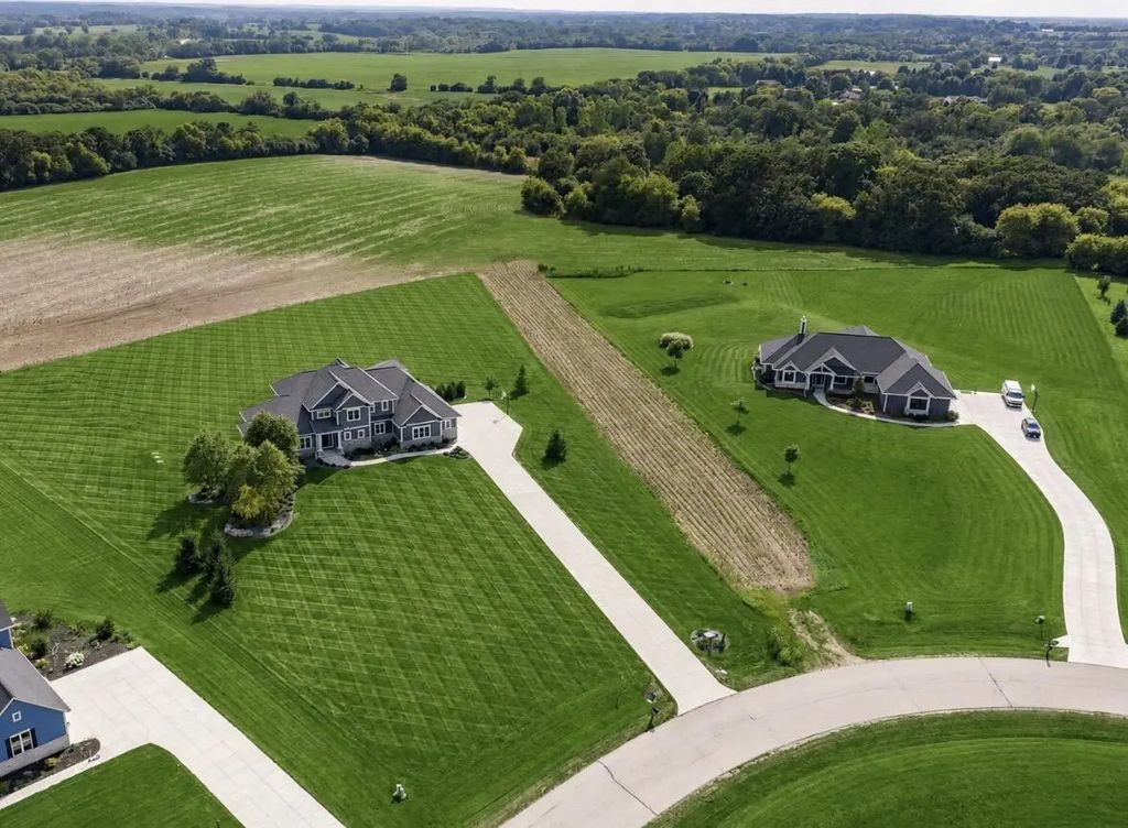 S109w24935 Overlook Dr, Vernon