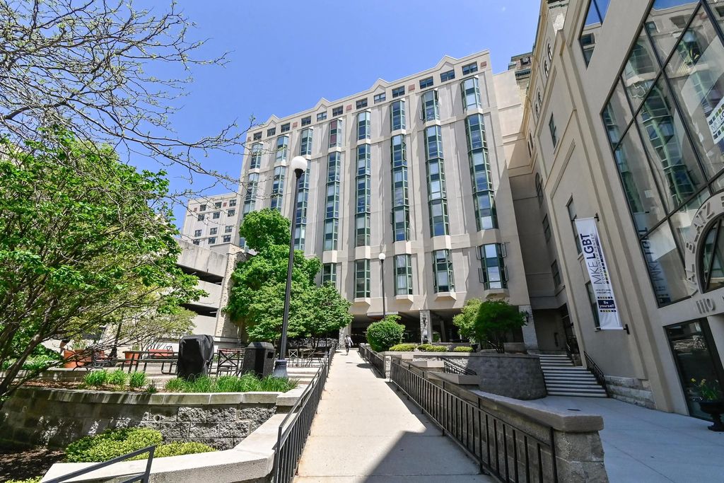 270 E Highland Ave 812, Milwaukee