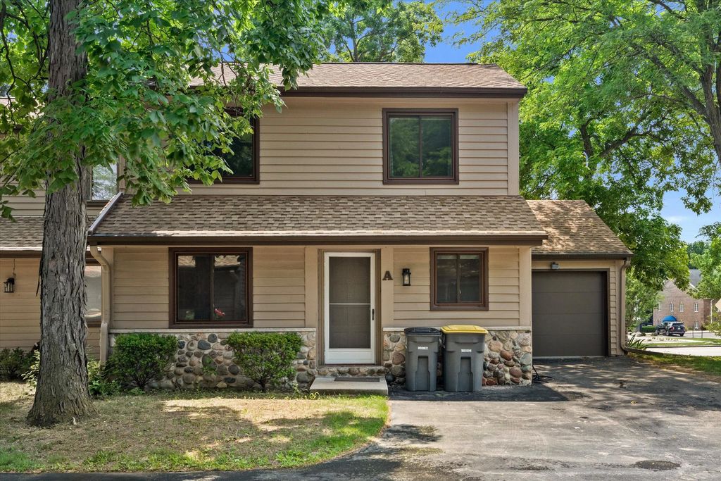 1335 Hickory Dr S A, Waukesha