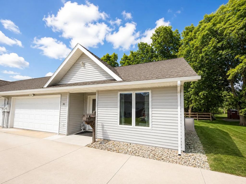 86 Knopp Valley Dr, Winona