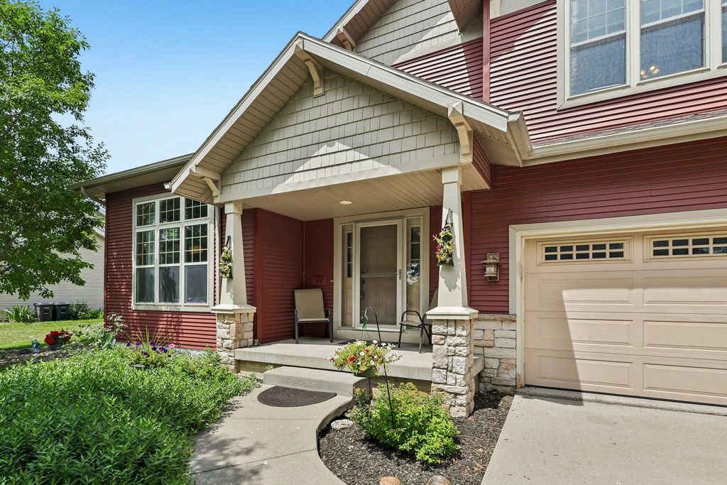 110 Brewster Dr, Lake Mills