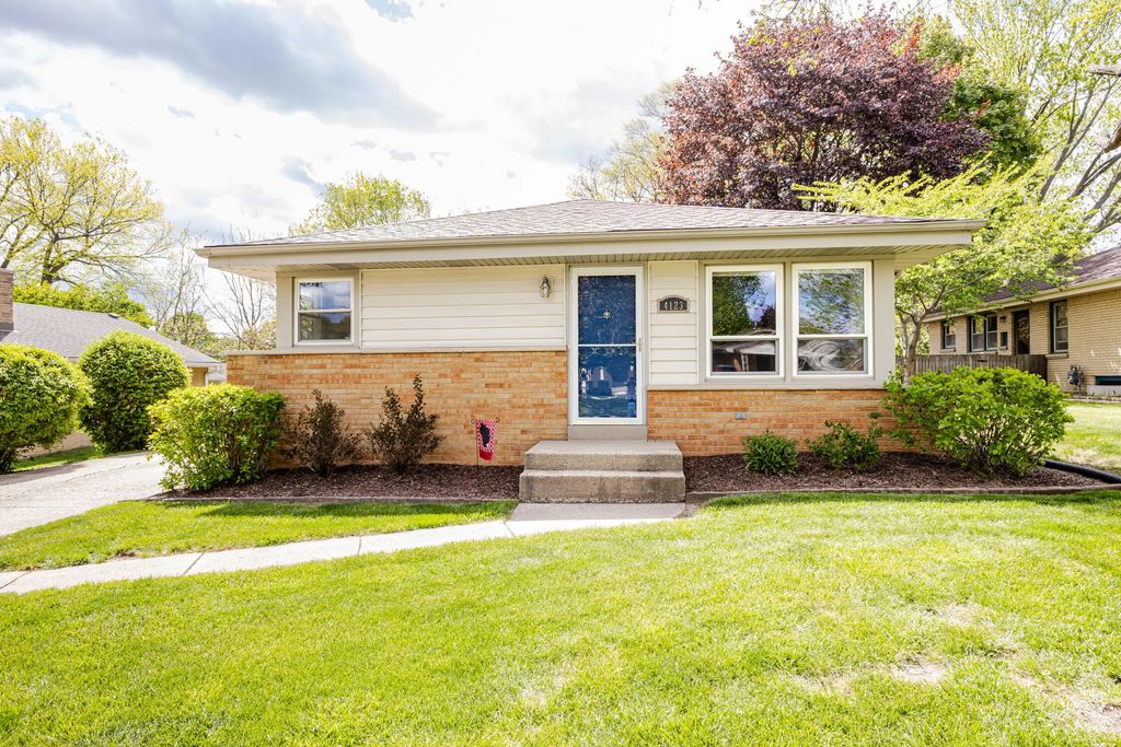 4123 N 95th St, Wauwatosa