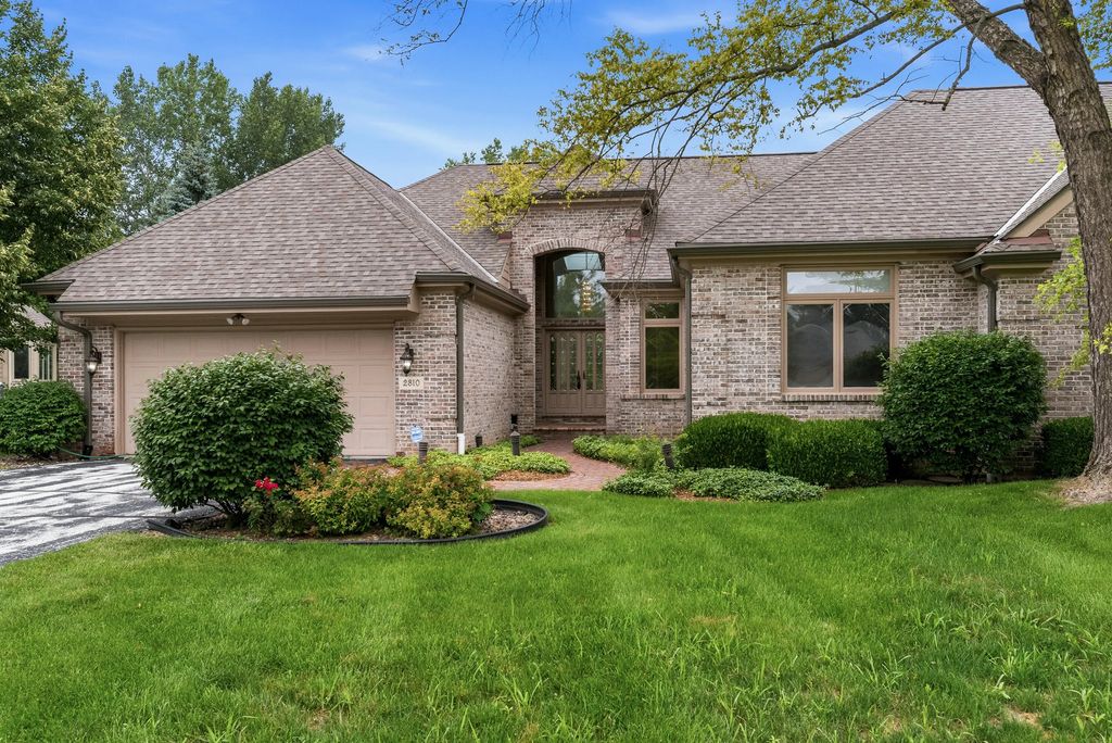 2810 W Golf Cir, Mequon