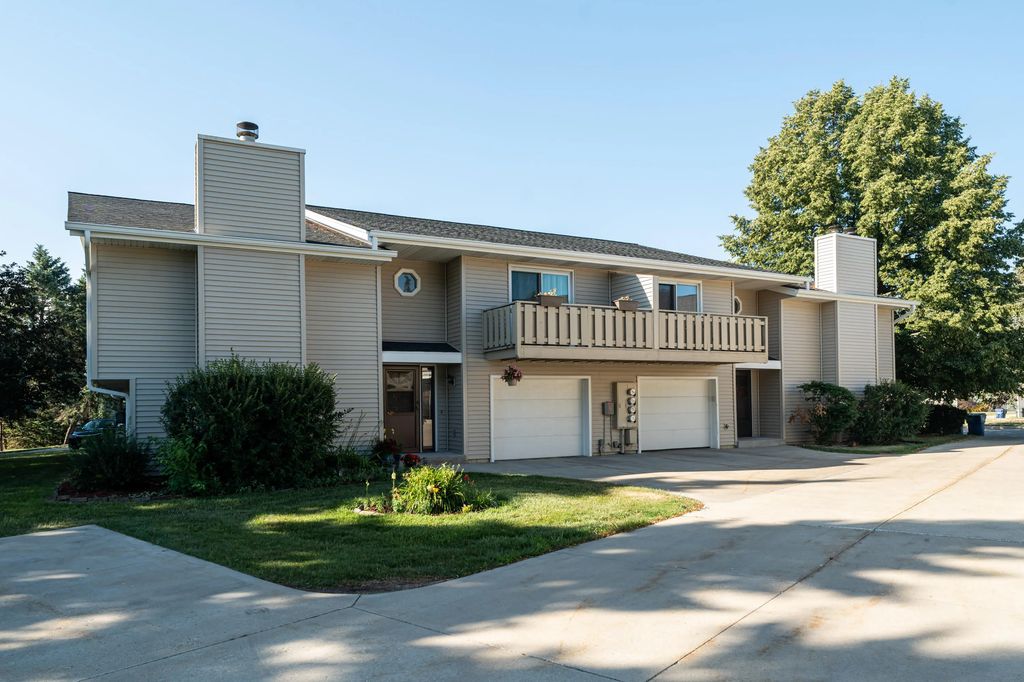6441 S Crabapple Ct 3, Oak Creek