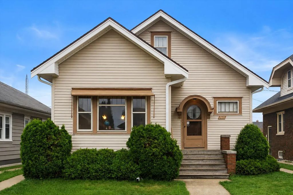 2610 Lasalle St, Racine
