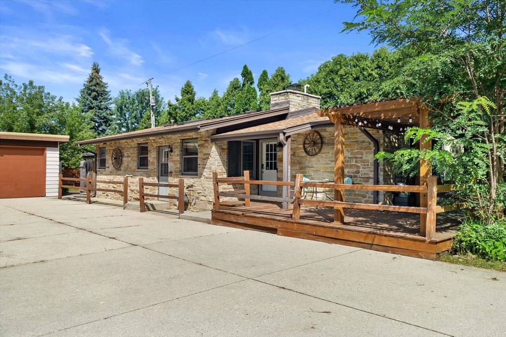 5445 S Nicholson Ave, Cudahy