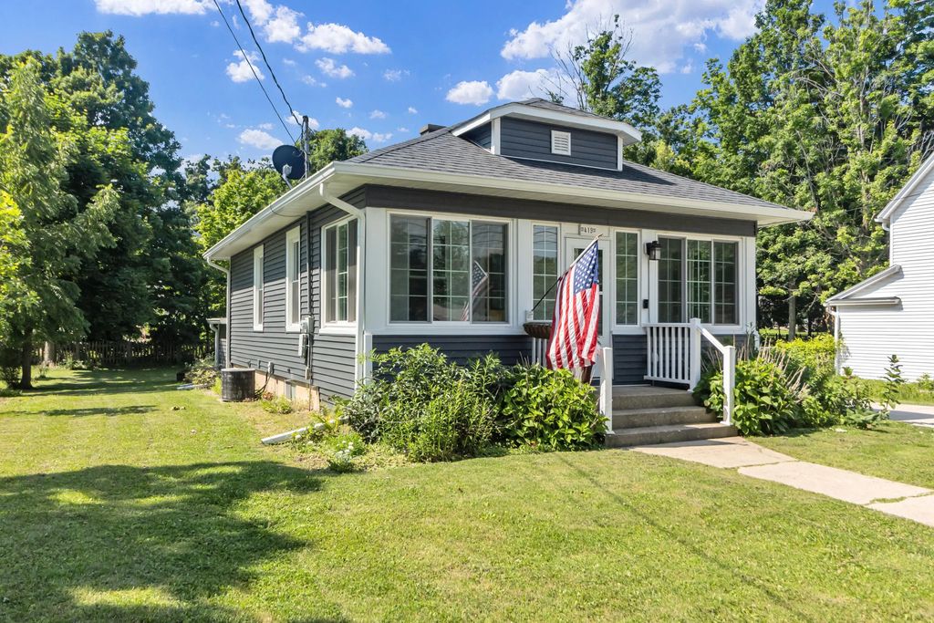419 W Geneva St, Williams Bay
