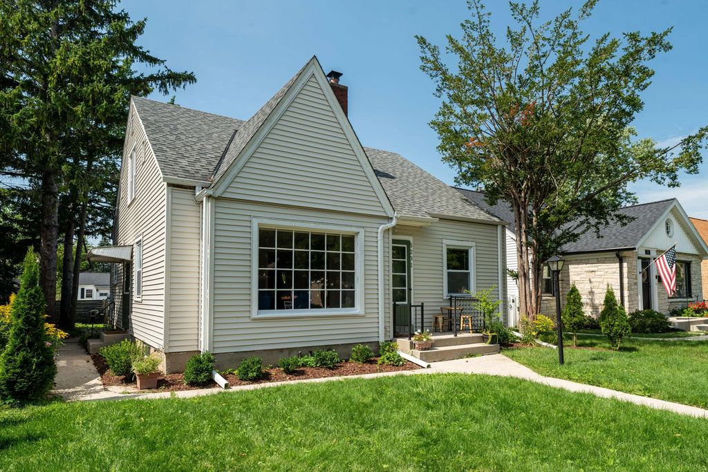 5231 N Bay Ridge Ave, Whitefish Bay