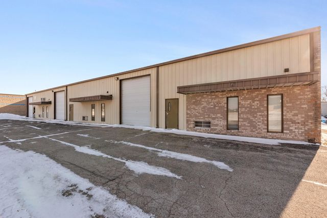 105 Wilmont Dr, Waukesha