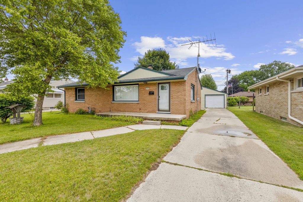 2903 Wedemeyer St, Sheboygan
