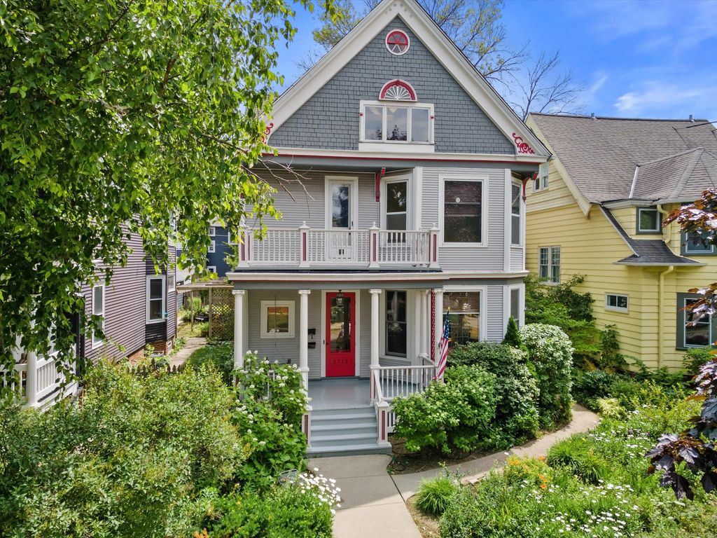2712 N Maryland Ave, Milwaukee