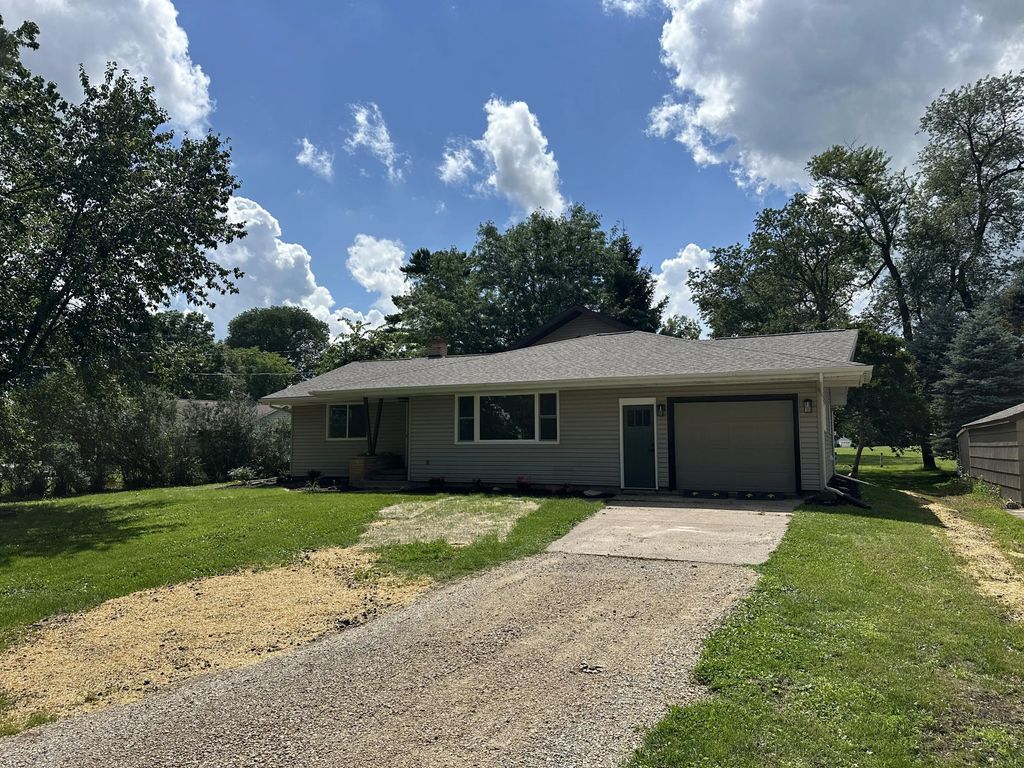 518 Winnebago St S, Caledonia