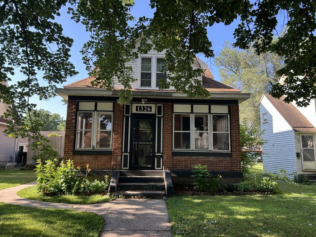 1326 Adams St, La Crosse