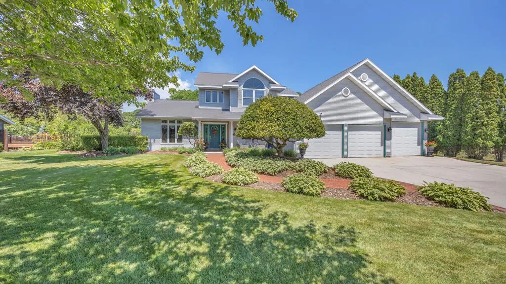 404 S Hills Dr, Plymouth