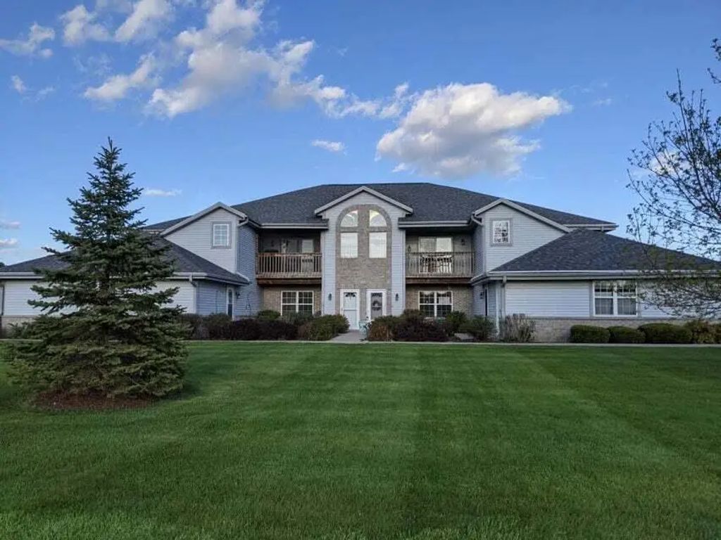 519 Betzer Rd B, Delavan