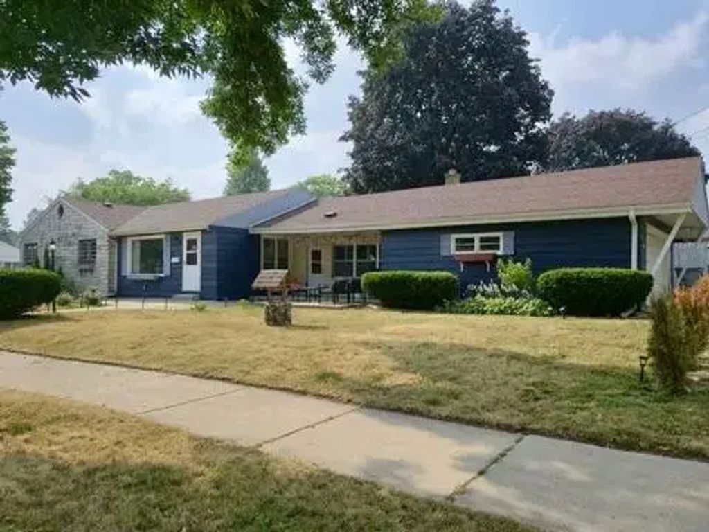 8301 W Nash St, Milwaukee