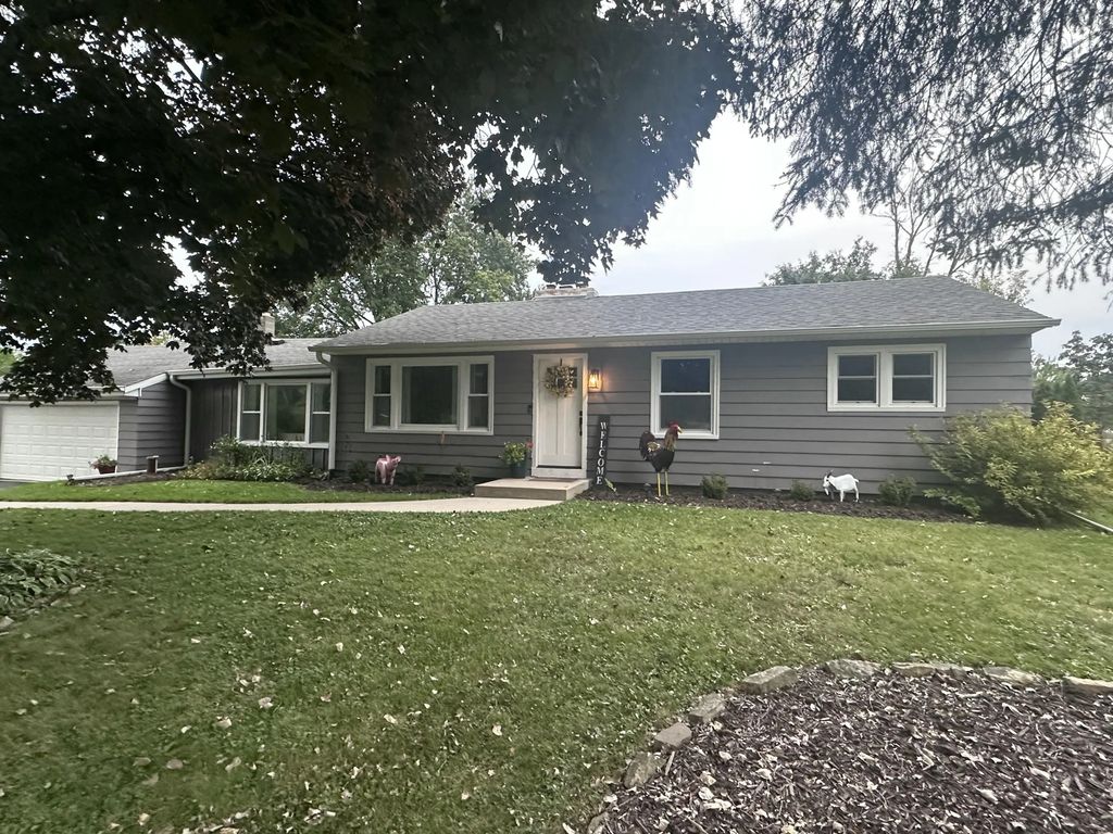 452 Riverview Dr, Grafton