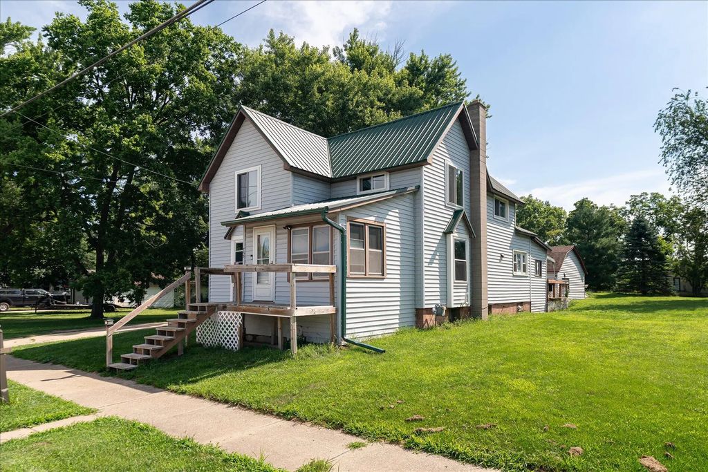 733 Long Ct, Sparta