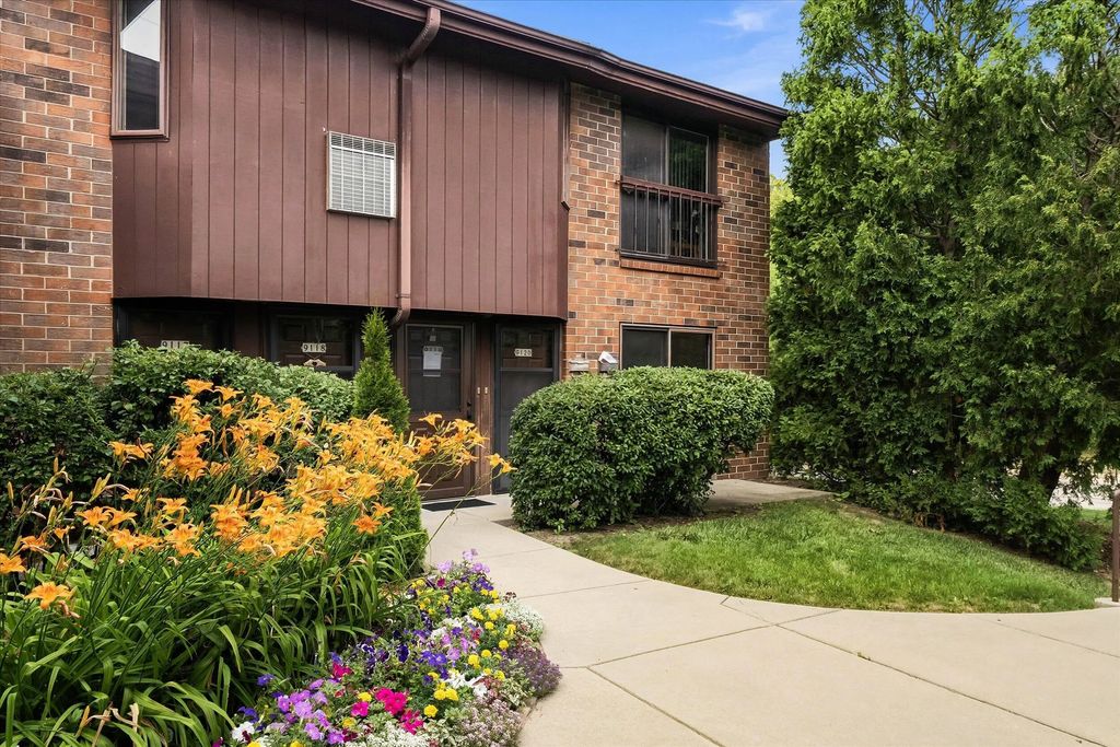 9120 N Park Plaza Ct 9120, Brown Deer