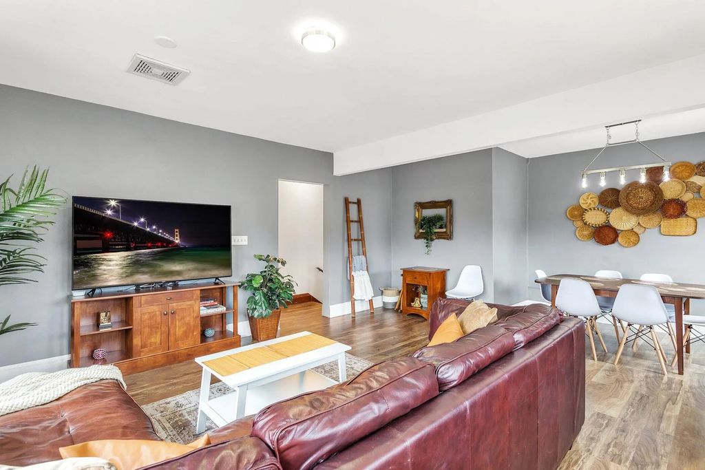 3041 N Oakland Ave 3043, Milwaukee