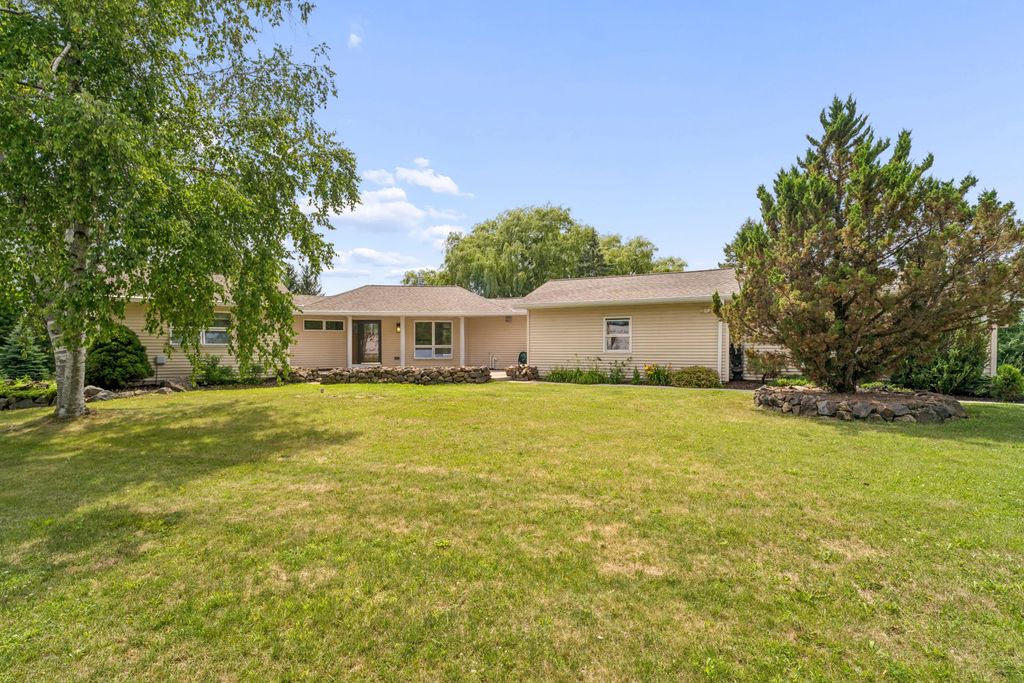 N1998 N River Rd, Auburn