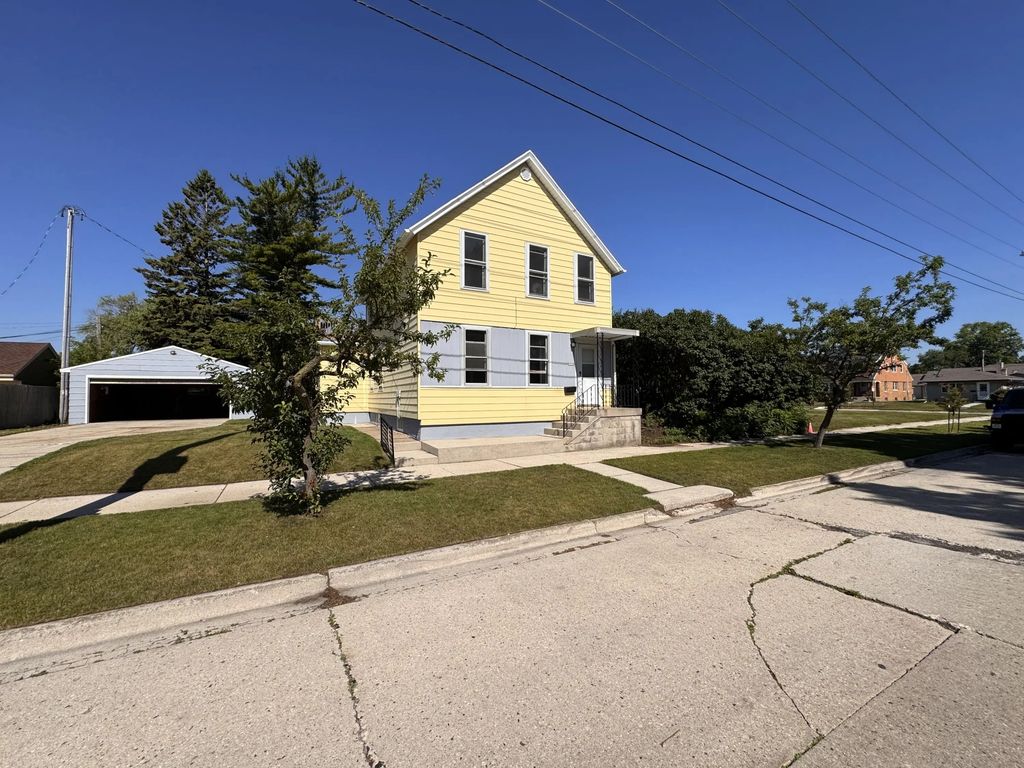 2512 S 10th St, Sheboygan