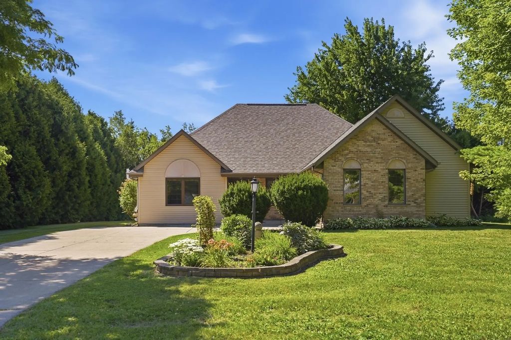 N114w19759 Woodberry Pass, Germantown