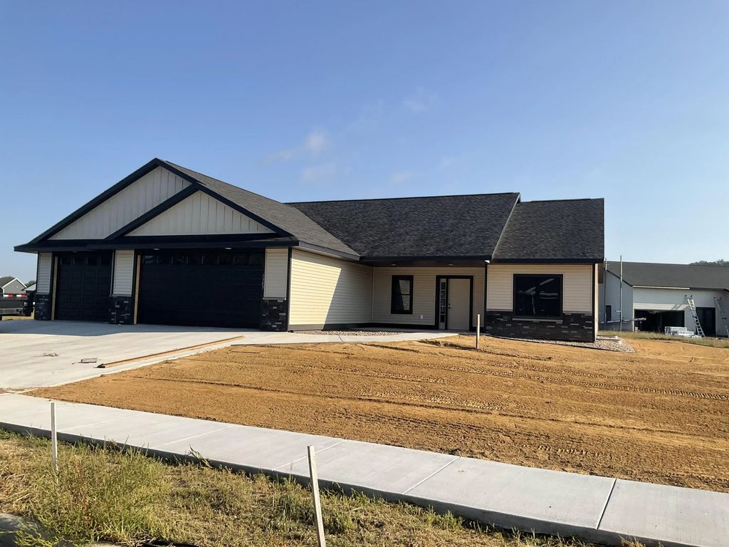 1309 Academy Dr, Holmen