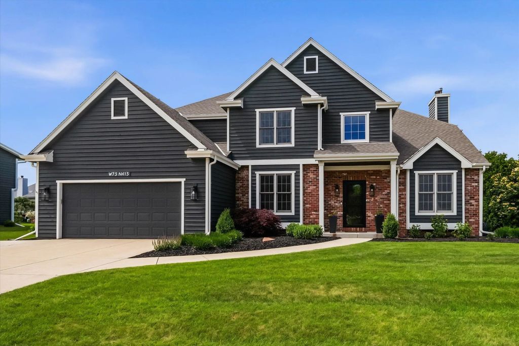 W73n413 Greystone Dr, Cedarburg