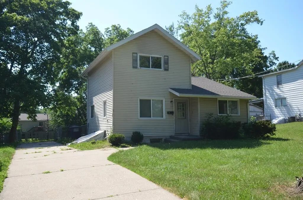 562 S Franklin St, Whitewater
