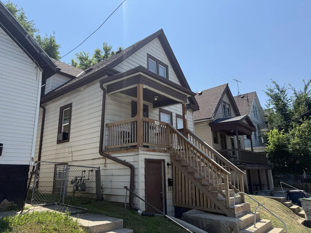 2544 S 6th St, Milwaukee