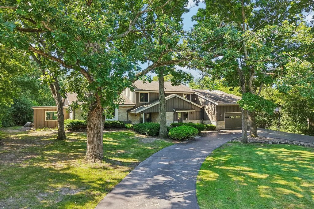 S23w26149 Canterbury Ln, Waukesha