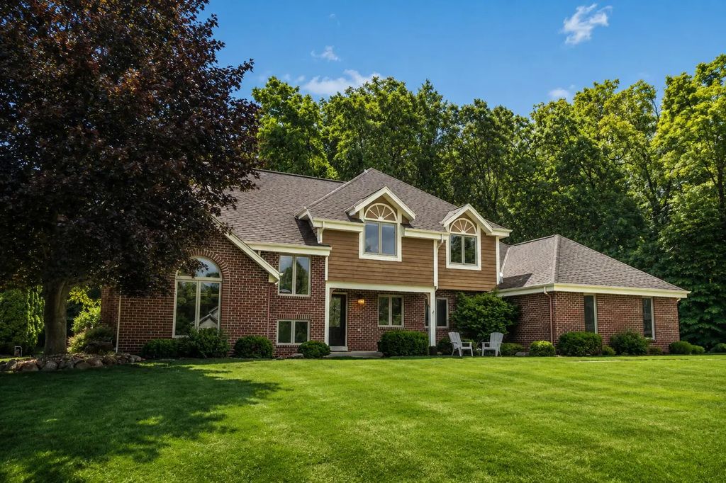S67w20071 Benjamin Ct, Muskego