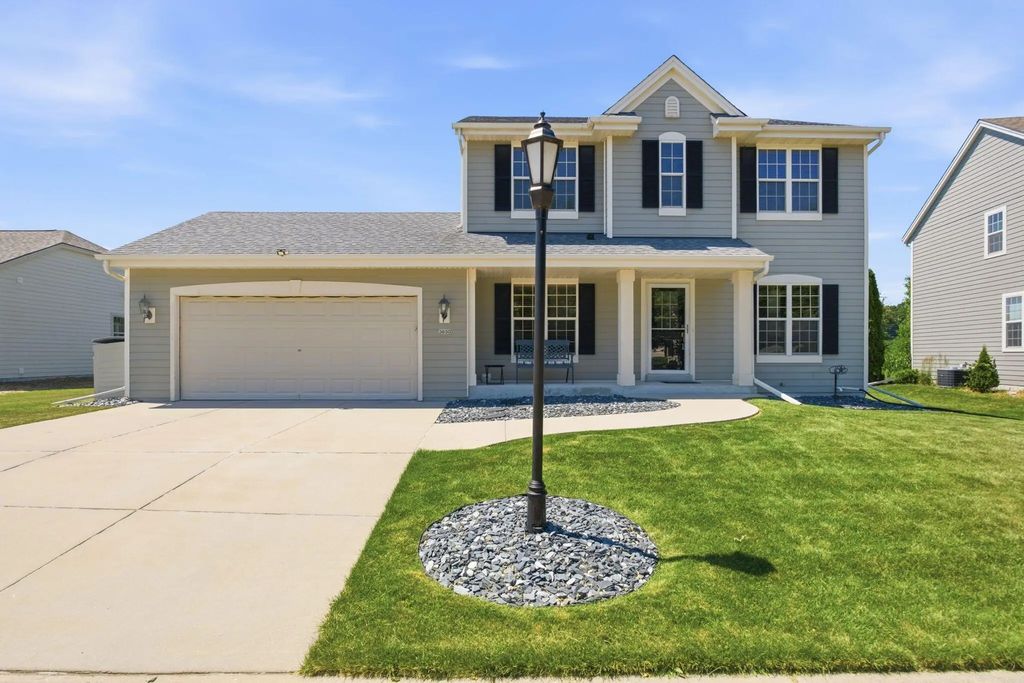 3830 Creekside Dr, Waukesha