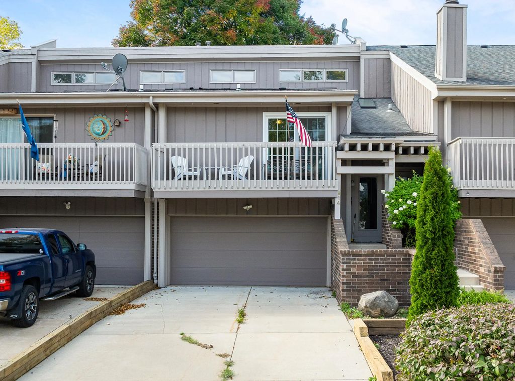 814 Kendall Ln 3c, Lake Geneva