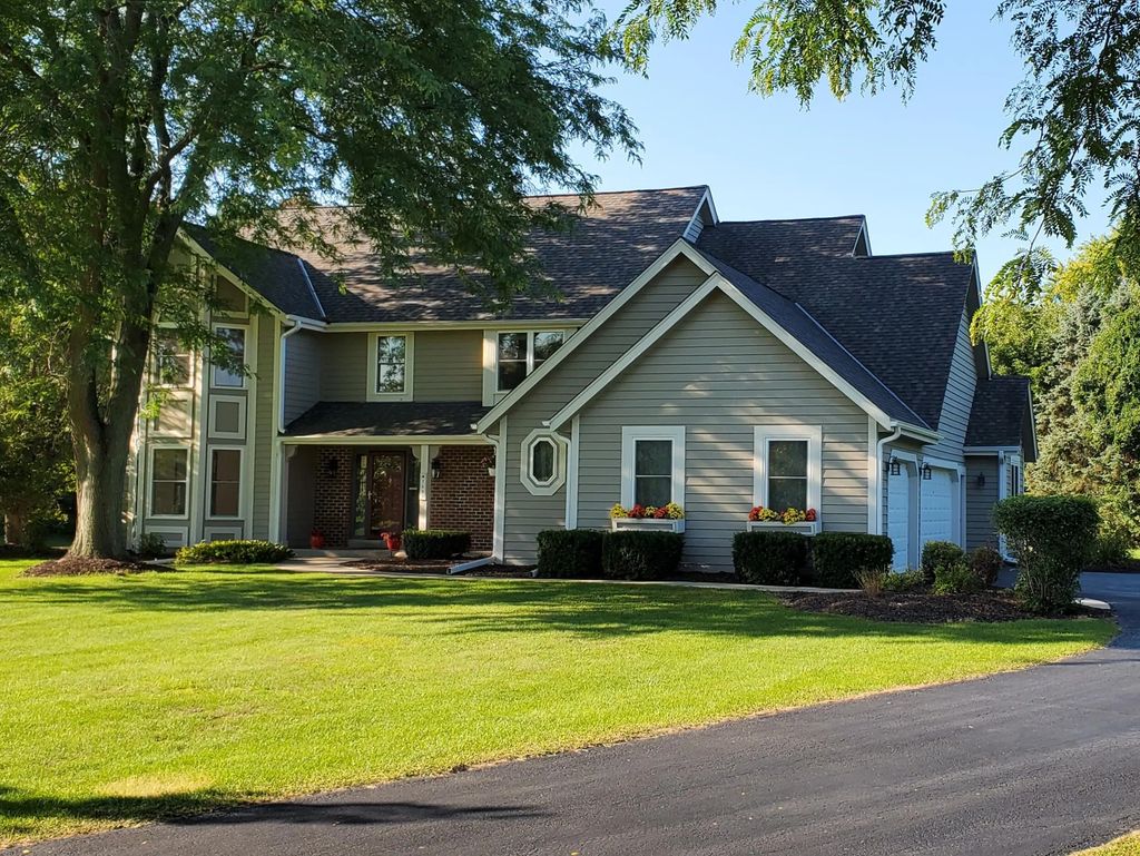 7123 W Lantern Ln, Mequon