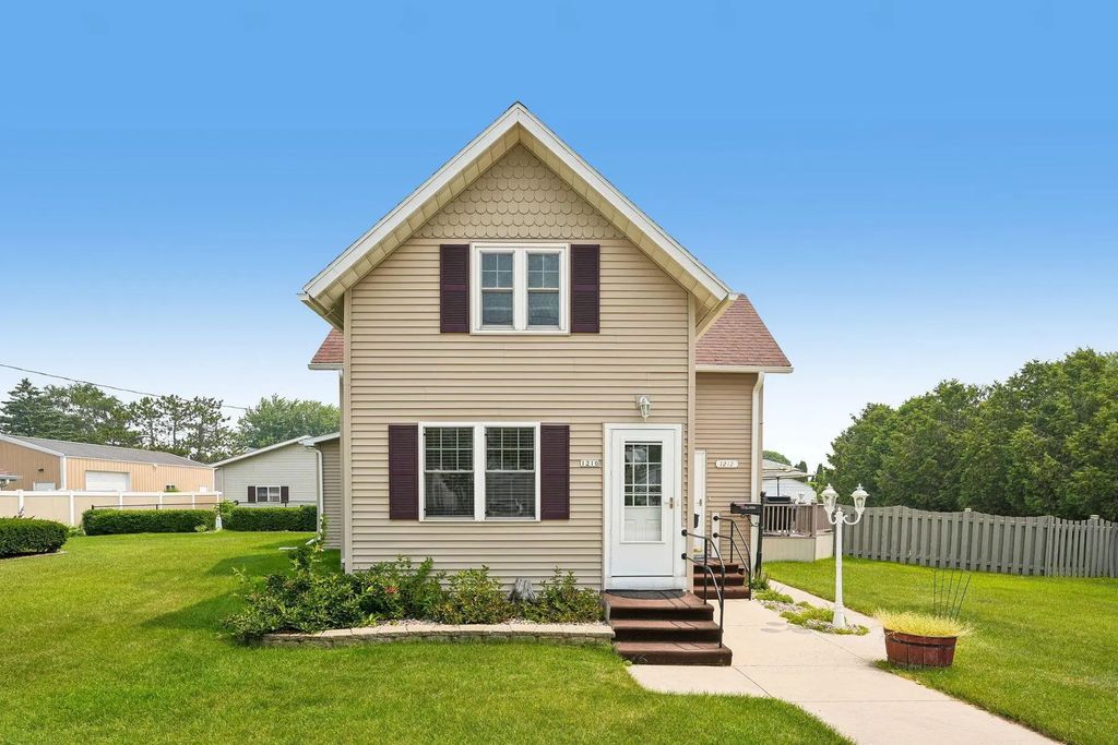 1212 Sixth St, Algoma