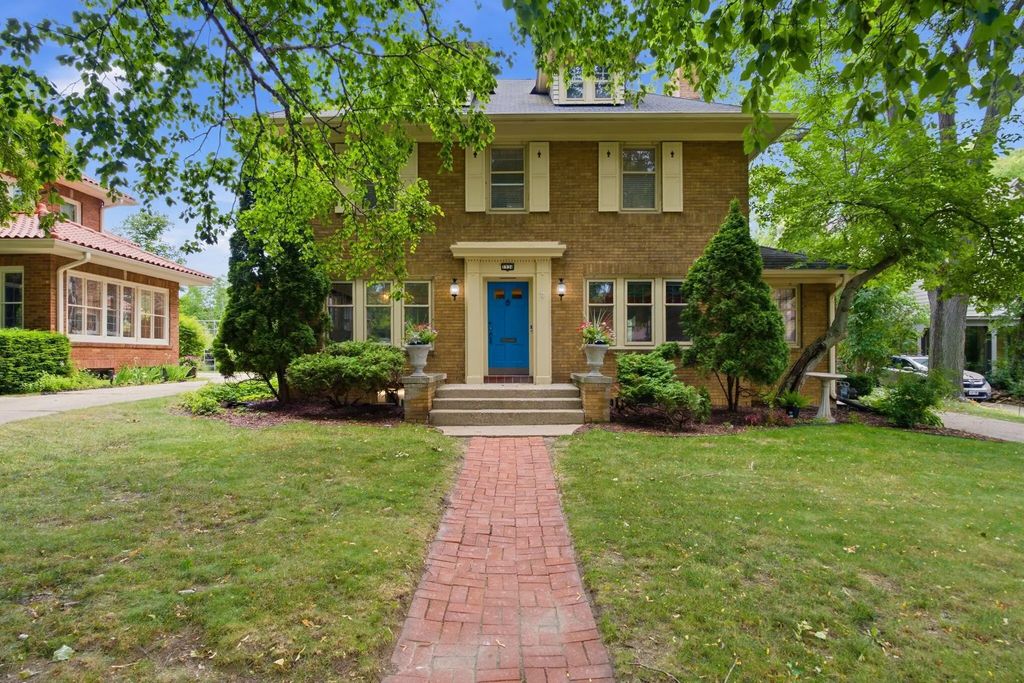 1534 Upper Pkwy S, Wauwatosa