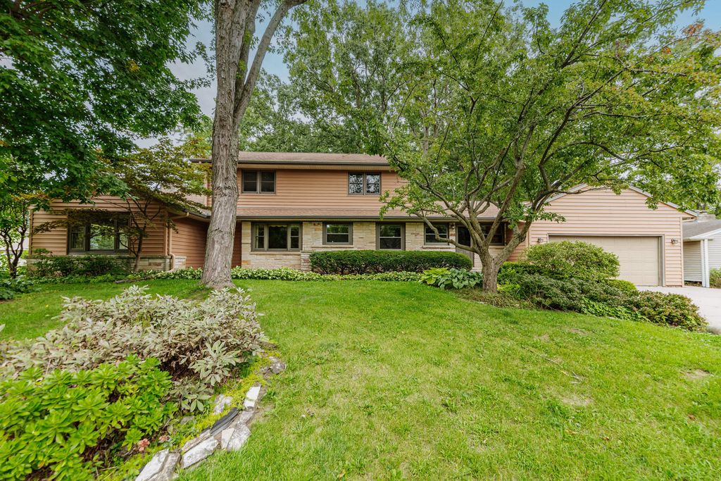 5254 S Allenwood Ln, Hales Corners