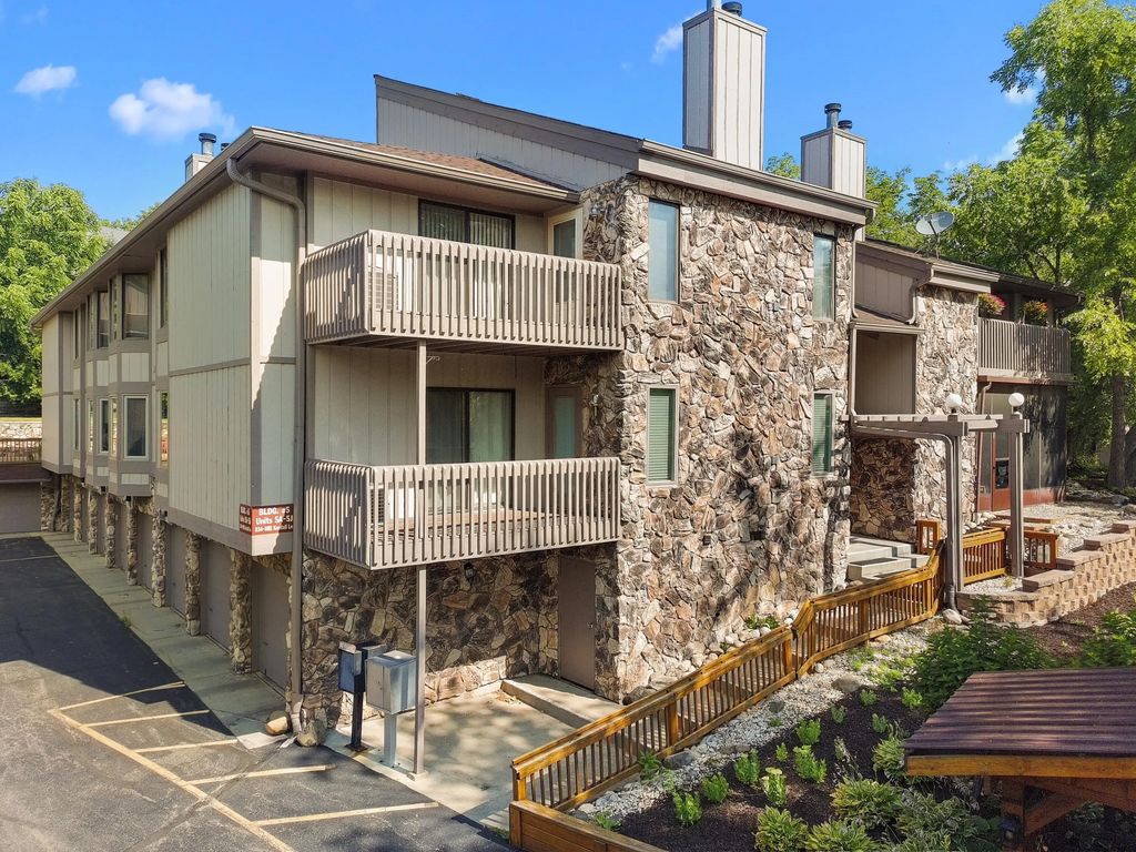 844 Kendall Ln 5f, Lake Geneva