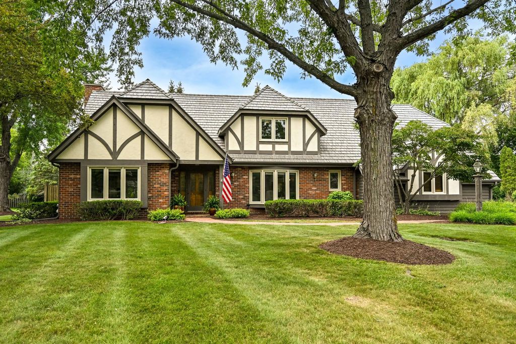 11115 N Wyngate Trce, Mequon