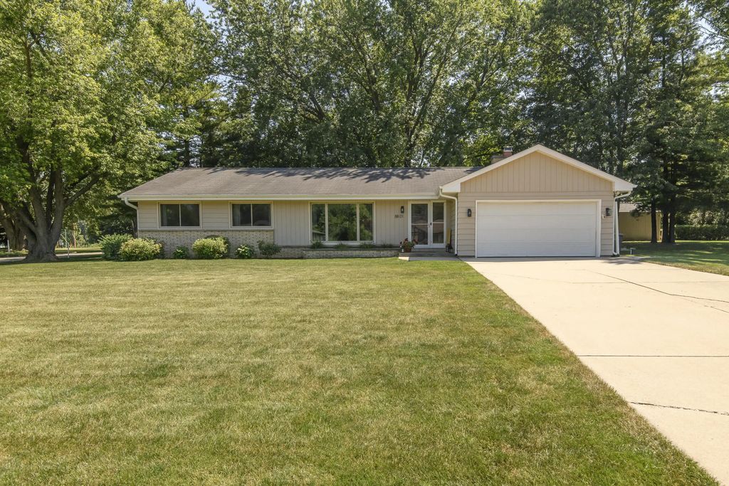 8801 W Dosie Ave, Greenfield