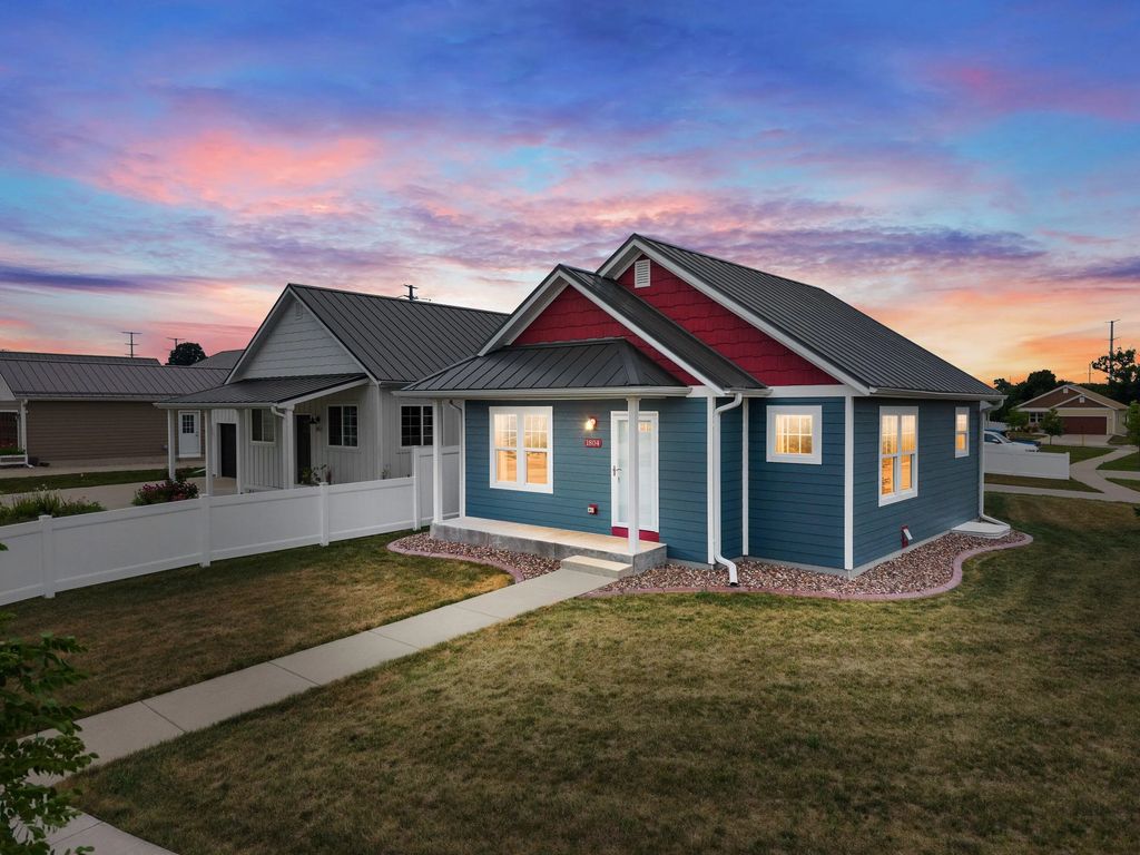1804 Farm View Dr, Port Washington