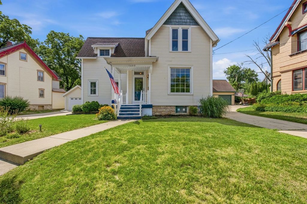 7405 Milwaukee Ave, Wauwatosa